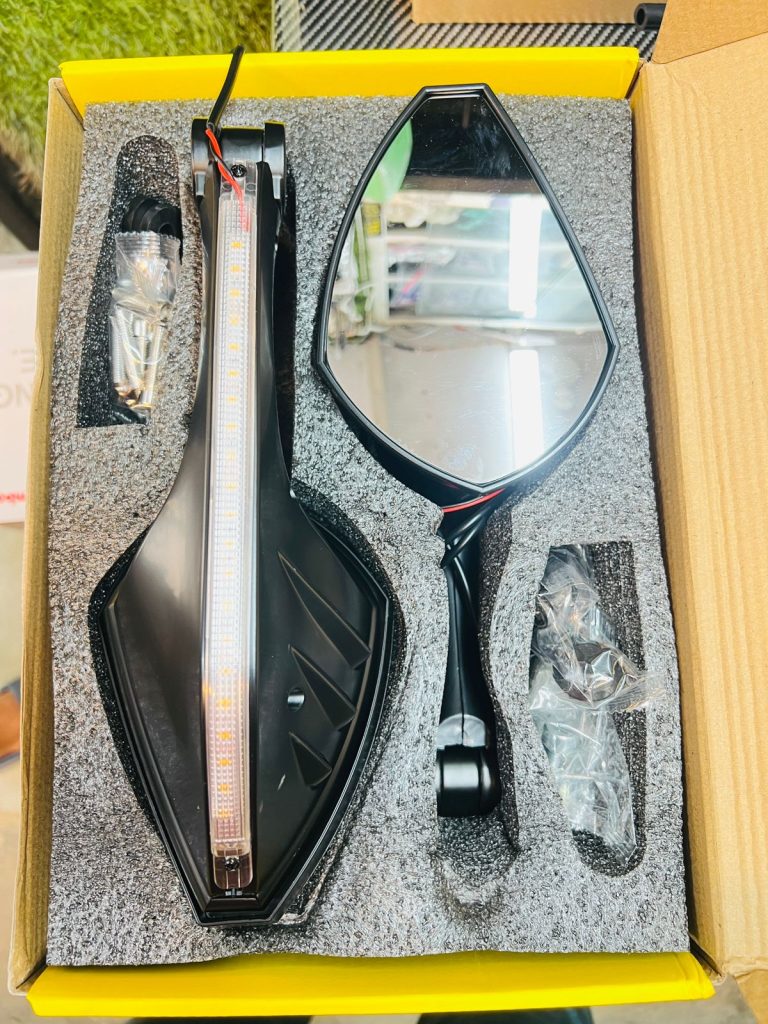 UNIVERSAL LIGHTING LOOKING GLASS / BIKE ACCESSORIES -BEST QUALITY FASHION