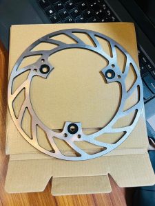 LIGHTWEIGHT 220MM AND 4MM THICKNESS REAR BRAKE DISC FOR R15